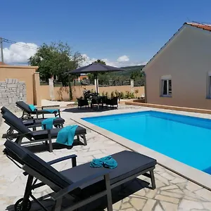 villa-mir-pridraga.hotelinzadar.com/