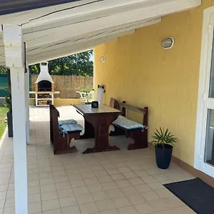 Ferienhaus Rosa, Gedići